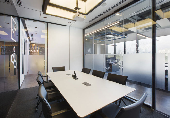 辦公室裝修踢腳線應(yīng)該怎么選？