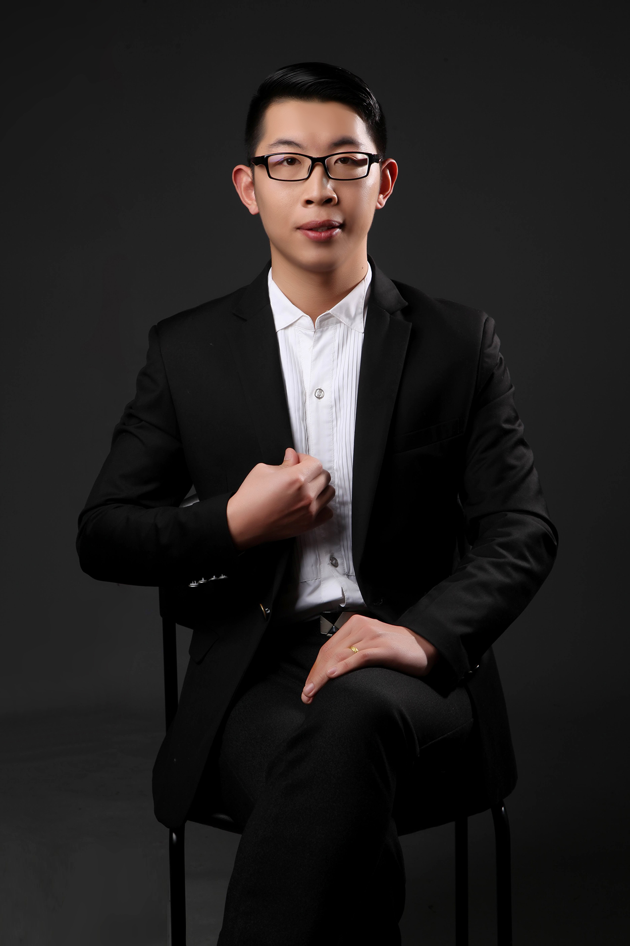 曹文俊  首席設(shè)計師