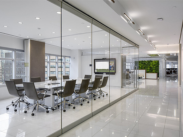 楊浦區(qū)保輝國際大廈現(xiàn)代簡約風辦公室裝修效果圖